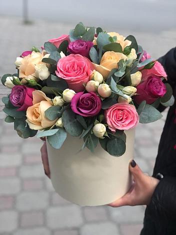 Цветочная композиция из Розы в шляпной коробке в Гончарово